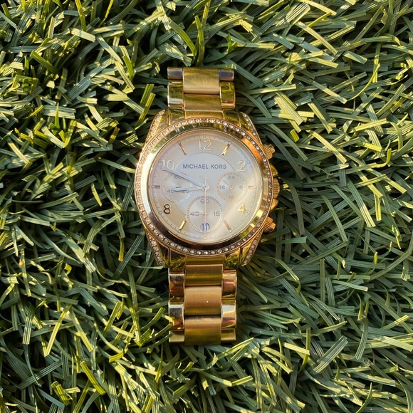 Watch - Picture 1 of 4